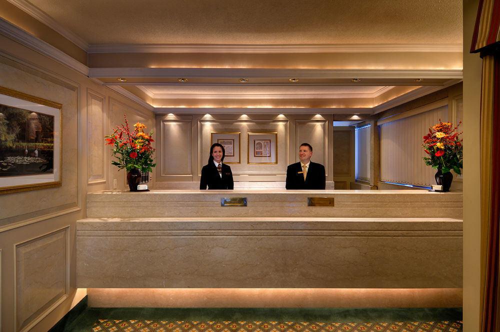 Royal Scot Hotel & Suites Victoria Exterior photo